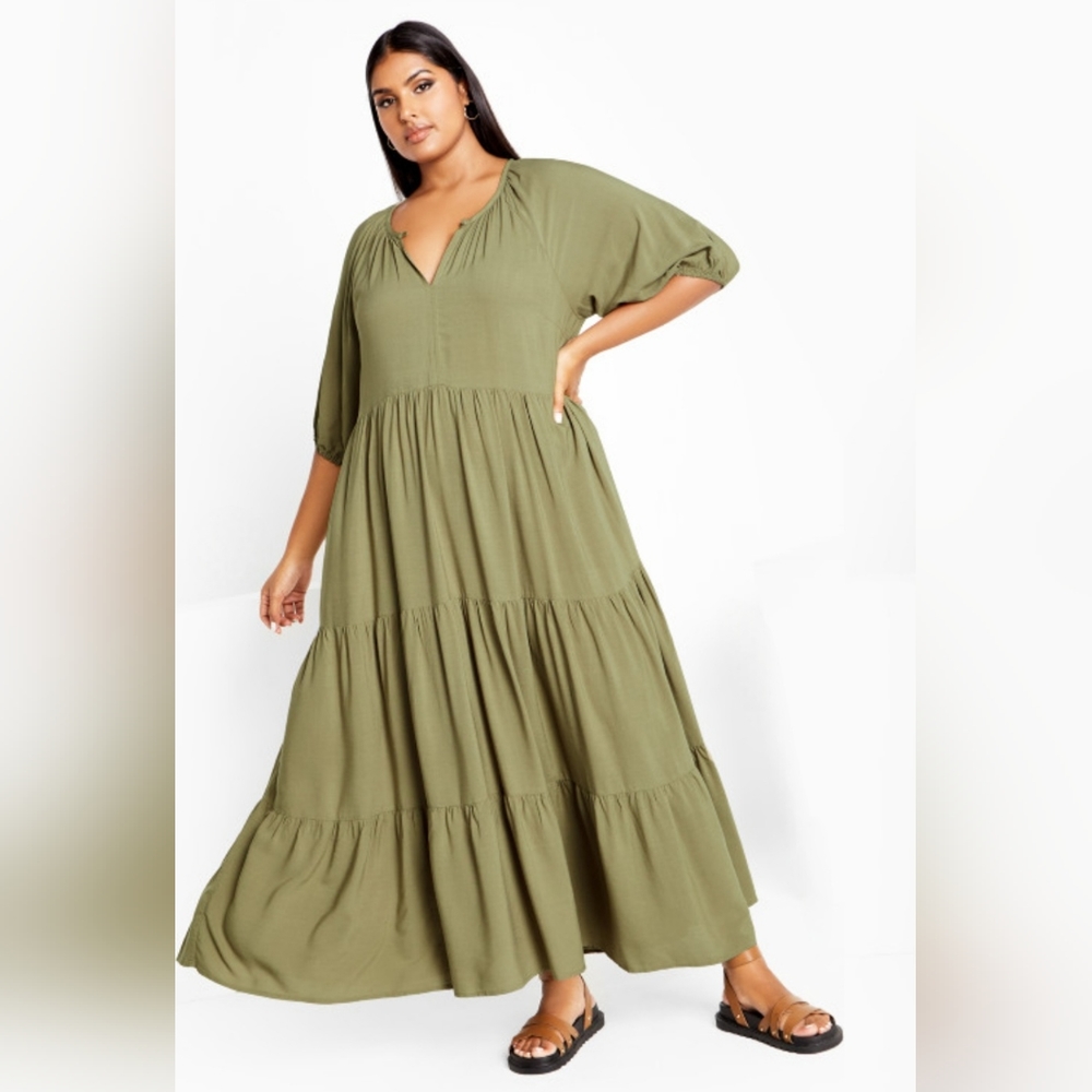 Chic Green Maxi Dress with Flowing Design